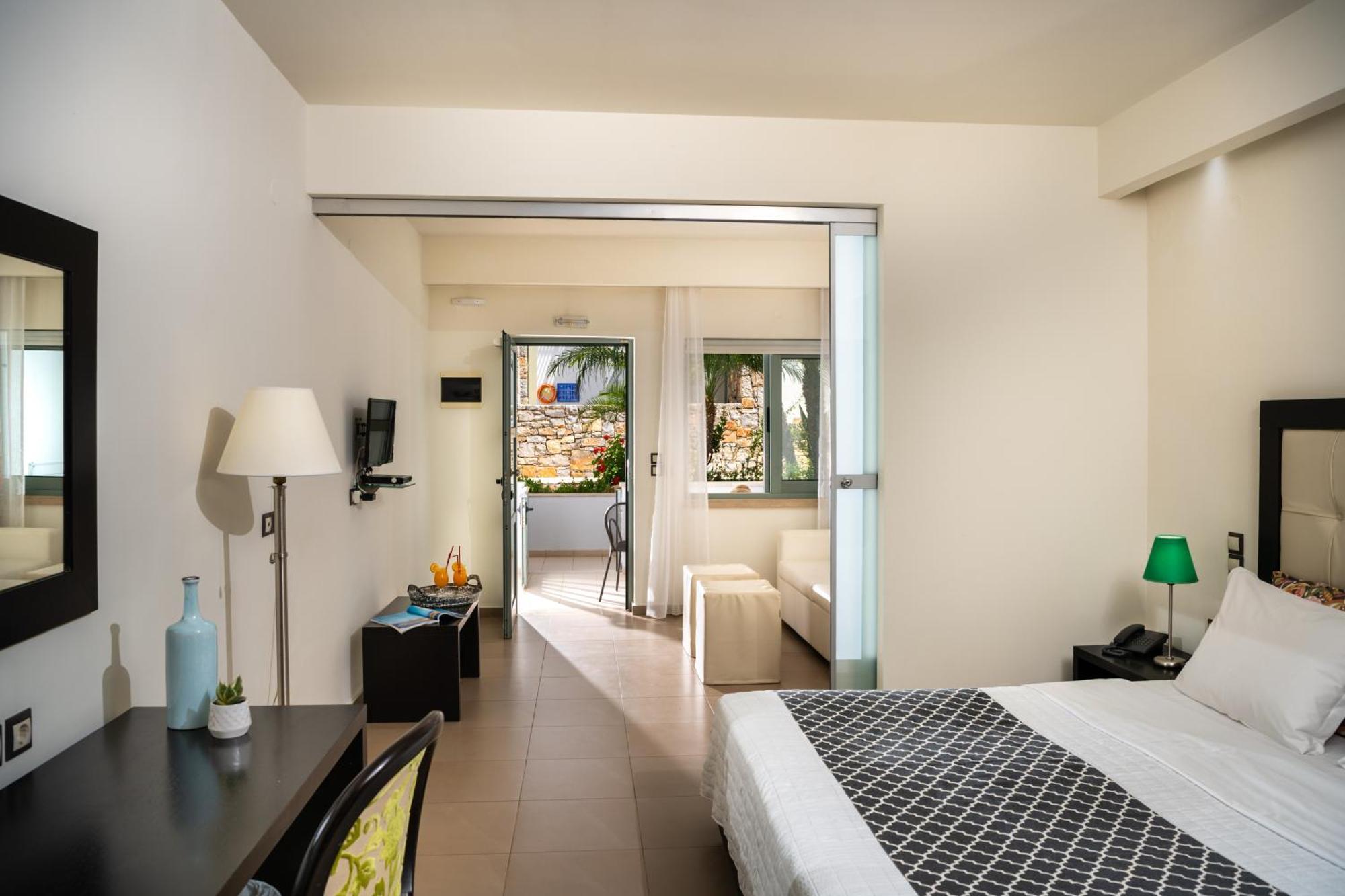 Angela Suites Boutique Hotel Sissi Esterno foto